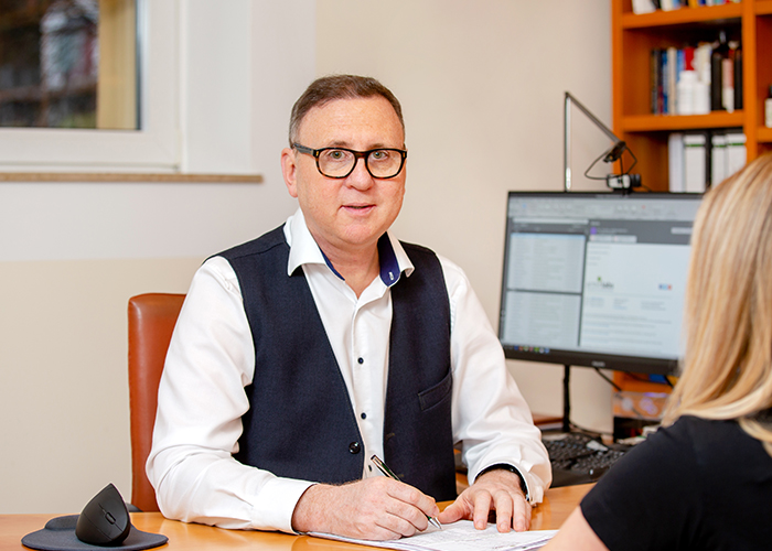 Dr. med. Adrian Stoenescu: Behandlung des Pfeifferschen Drüsenfiebers Dr. med. Adrian Stoenescu: Behandlung des Pfeifferschen Drüsenfiebers